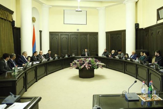 В правительстве обсуждены вопросы отношений между государством и церковью