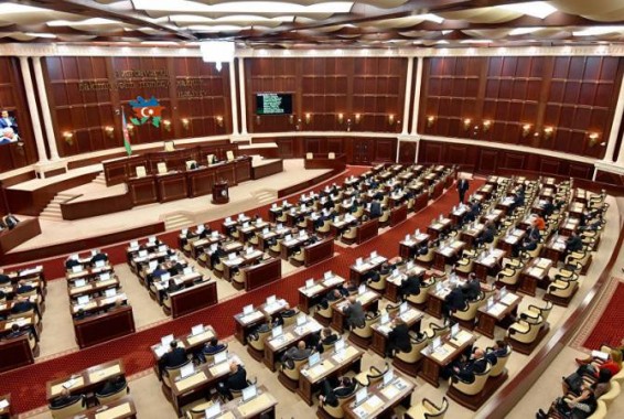В Азербайджане распускают парламент: пройдут досрочные выборы