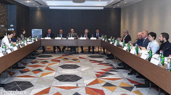Դասական առումով նախկին տիրոջ դեմ պայքարի իմաստը նոր տեր փնտրելն էր. Տարոն Սիմոնյան
