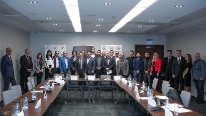 Ուկրաինայի հայ գործարարները Զարեհ Սինանյանի հետ հանդիպմանը կարեւորել են հայկական ազգային բրենդի ստեղծումը