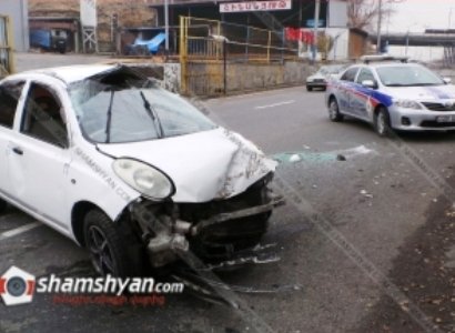 Վթար Երեւանում. Nissan March-ը բախվել է ծառին եւ գազատար խողովակին. կա 4 վիրավոր