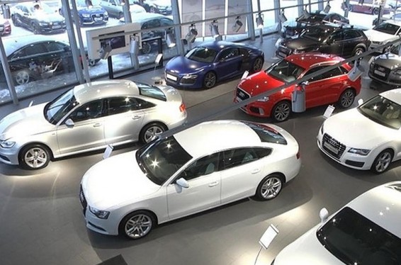 Չինաստանում 3-ամյա աղջիկը քարով քերծել է Audi-ի ավտոսրահի 10 նոր ավտոմեքենա