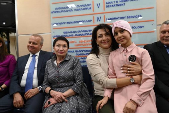 Анна Акопян и посол РФ поздравили проходящих в гематологическом центре лечение детей