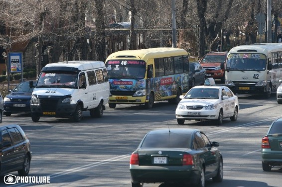 Движение транспорта будет изменено на двух оживленных перекрестках Еревана