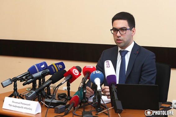Глава Минюста Армении о Грайре Товмасяне: перед законом все равны, а глава КС оказывает давление на судей