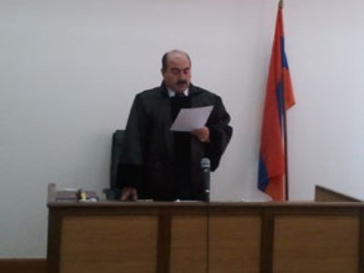 Հրայր Թովմասյանի սանիկի գործով դատավորը նրա դեմ ցուցմունք տված գործարարի ընկերն է