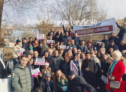 Ռոբերտ Քոչարյանի աջակիցները գնացել են ԱԱԾ՝ շնորհավորելու նրան և Արմեն Թավադյանին