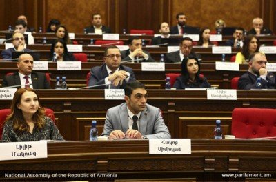 «Ժողովուրդ». «Իմ քայլը» փակ հանդիպումներ է անցկացնում գործադիր մարմնի ներկայացուցիչների հետ