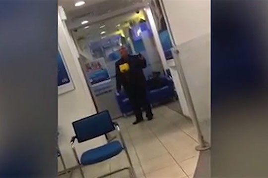 Մոսկվայի կենտրոնում ազգությամբ հայ սնանկացած գործարարը բանկ է գրավել