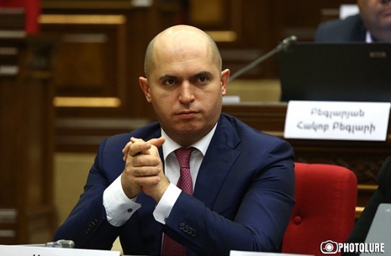 «Երդվում եմ ձեզ հետ կիսած հացով…». Արմեն Աշոտյան