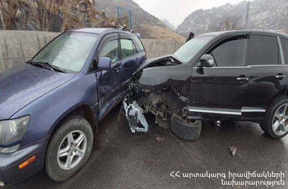«Բելաջիո» ռեստորանային համալիրից դեպի Սարալանջի փողոց տանող հատվածում բախվել են ավտոմեքենաներ