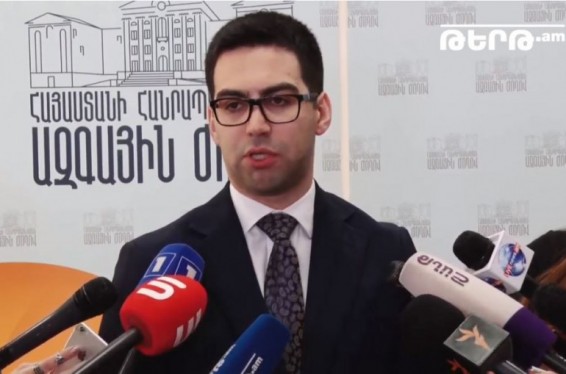Արդարադատության նախարար Ռուստամ Բադասյանը պատասխանեց լրագրողների հարցերին