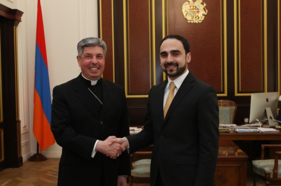 Տիգրան Ավինյանը Սուրբ Աթոռի առաքելական նվիրակի հետ քննարկել է ՀՀ-ում ռեզիդենտ Առաքելական նվիրակություն հիմնելու հնարավորությունը