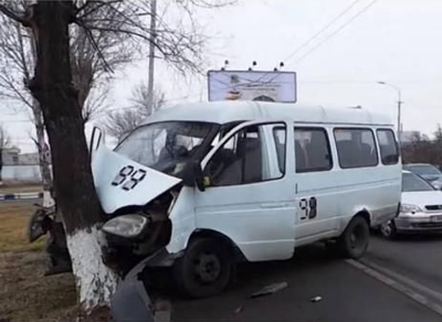 «Ժողովուրդ». Տրանսպորտից օգտվելը՝ վտանգ կյանքի համար․ 99 երթուղին սպասարկող միկրոավտոբուսի վթարի հետքերով