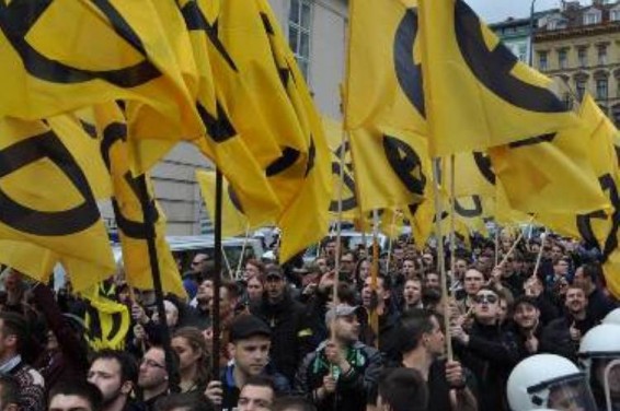 Բեռլինում ցուցարարները մագլցել են Բրանդենբուրգյան դարպասների վրա