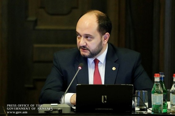 «Մնացե՛ք տանը, հյուրեր մի՛ ընդունեք». Արայիկ Հարությունյան