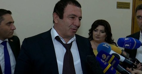 Армянский олигарх заявил, что его работникам в ЧП должны платить власти