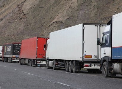 Լարսի ճանապարհը բաց է միայն բեռնատարների համար