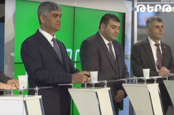 Նույն իրավիճակն է, ինչ 2016թ.-ի Ապրիլյանի օրերին. Վիտալի Բալասանյանն Աշոտ Ղուլյանից հետաքրքրվեց՝ ինչո՞ւ Արցախում արտակարգ դրություն չի հայտարարվում