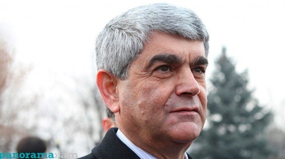 Виталий Баласанян проголосовал на выборах президента Арцаха