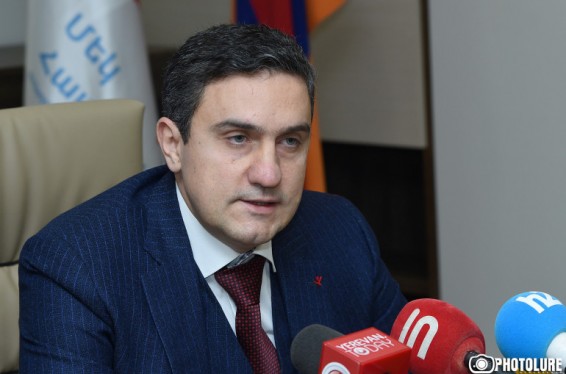 Ապրիլի 24-ի և մայիսի 9-ի միջոցառումները չեղարկողները լուրջ դեմքերով քննարկում են իրենց հորինած «քաղաքացու օրը» նշելու հարցը. Արթուր Ղազինյան