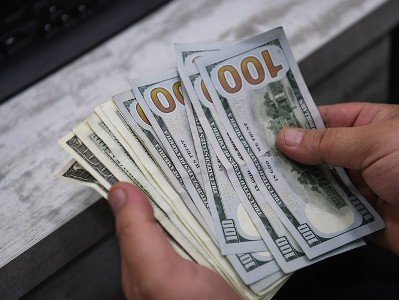 Դոլարի փոխարժեքը չի դադարեցնում անկումը. Եվրոն նույնպես էժանացել է