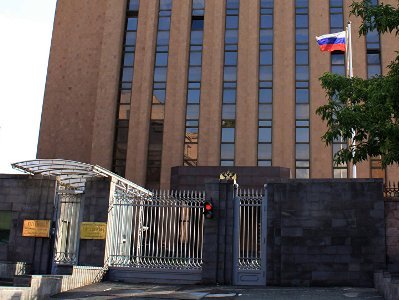Посольство: Ведется работа для возможного возвращения граждан России из Армении через Грузию