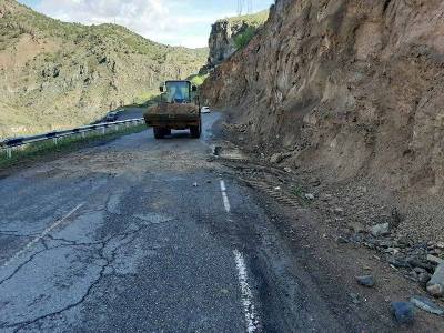 Գնդեվազ -Ջերմուկ ճանապարհին քարերը հեռացրել են. ճանապարհը դարձել է երկկողմանի երթեւեկելի