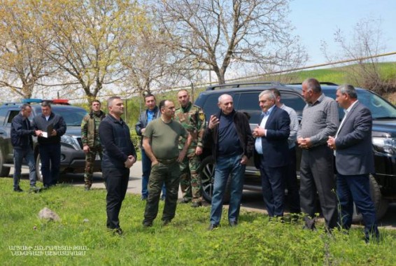 Բակո Սահակյանը Մարտունու շրջանում ծանոթացել է գյուղատնտեսական աշխատանքներին