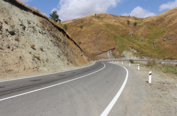 ՀՀ տարածքում ավտոճանապարհները հիմնականում անցանելի են. Լարսը բաց է միայն բեռնատարների համար