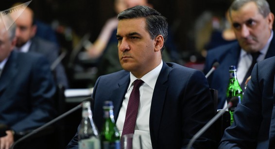Омбудсмен Армении напомнил главе Общественного совета о его статусе и призвал к выдержке