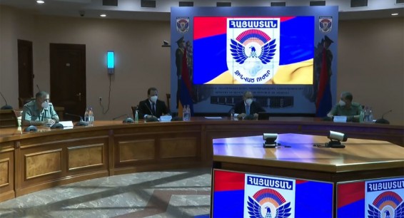 Внешние вызовы опаснее внутренних: Пашинян представил нового начальника Генштаба ВС