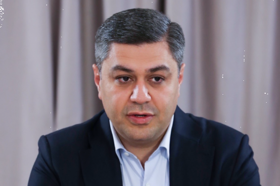 Երկրի կառավարումը տապալած ամբարտավանը կրկին մեղքը ժողովրդի վրա գցելով՝ անցել է մարդկանց վիրավորելուն․ Արթուր Վանեցյան