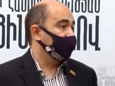 Գեւորգ Պետրոսյանն ասել է, որ առողջական խնդիր ունի, դրա համար դիմակ չի կրում. Էդմոն Մարուքյան