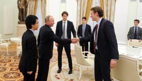 Скандальные фото встречи Путина с английскими студентами