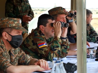 Արայիկ Հարությունյանն այցելել է ՊԲ «Տիգրանակերտ» զորավարժարան. զորավարժությանը ներկա էին ՀՀ ԳՇ պետի, ՊԲ նախարարը