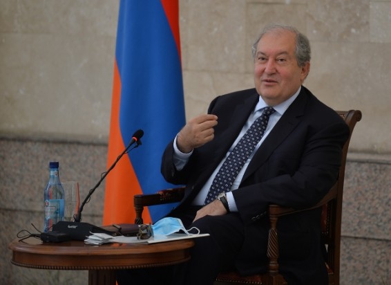 Շնորհակալություն, որ հանուն մեզ օգնելու վտանգում եք ձեր առողջությունը. նախագահ Արմեն Սարգսյանն ընդունել է լիտվացի բուժաշխատողների խմբին