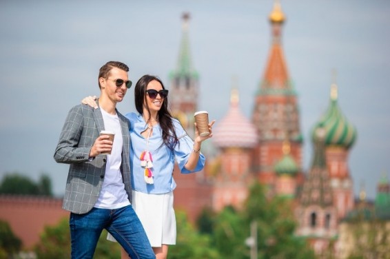 На улицах Москвы отменяется обязательный масочный режим. Снимаются и другие ограничения