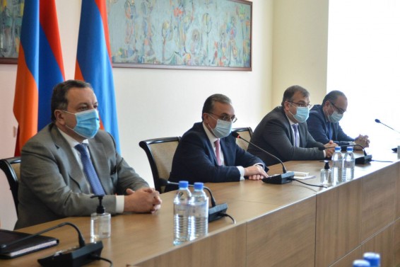 Զոհրաբ Մնացականյանն ընդունել է Հայաստանում հավատարմագրված դեսպաններին