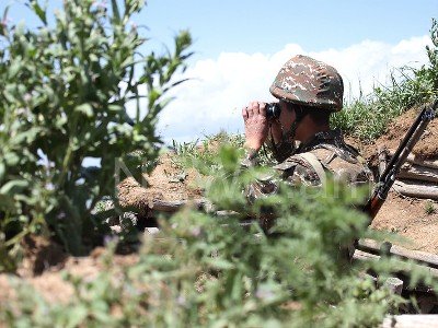 МО: На армяно-азербайджанской границе сохранялось относительное затишье