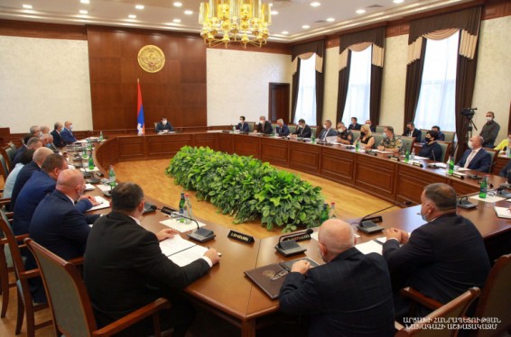 Արցախի Հանրապետության նախագահ Արայիկ Հարությունյանի գլխավորությամբ տեղի է ունեցել ԱՀ Կառավարության անդրանիկ նիստը
