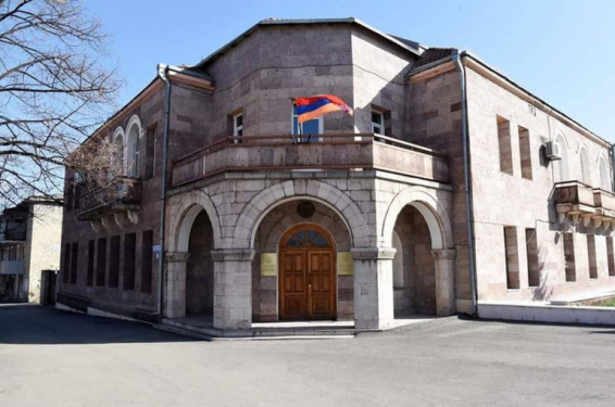 Ոչ թե Երևանը կամ Ստեփանակերտը, այլ հենց Բաքուն է կանոնավոր կերպով հանդես գալիս ՀՀ-ի և ԱՀ-ի ենթակառուցվածքների և բնակավայրերի ոչնչացման սպառնալիքներով․ ԱՀ ԱԳՆ-ի պատասխանն Ադրբեջանի հայտարարություններին