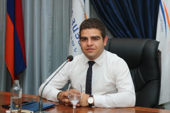 ԲՀԿ նախագահ Գագիկ Ծառուկյանն անակնկալ այցով կուսակցության գրասենյակում էր