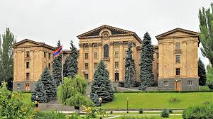 ԱԺ-ն առաջին ընթերցմամբ ընդունեց Արտակարգ դրությունը կարանտինով փոխարինելու օրենսդրական փաթեթը