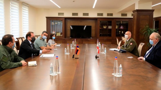 Պաշտպանության նախարարն ընդունել է Լեհաստանի դեսպանին