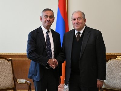 Արմեն Սարգսյանը լորդ Արա Դարզիին հրավիրել է հանդես գալու Մտքերի հայկական երկրորդ գագաթնաժողովում