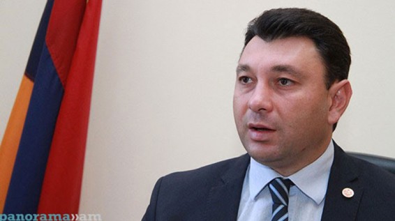 Шармазанов: Глава исполнительной власти и его команда превратили политическую дискуссию в «базар»