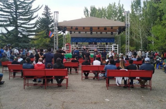 ՀՀԿ–ի նախաձեռնությամբ Չարենցավանում բռնցքամարտի առաջնություն է անցկացվում․ ՈՒՂԻՂ