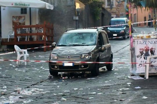 Սարդինիայում մեքենան մխրճվել է բազմության մեջ. կա 30-ից ավելի վիրավոր