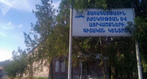 Раненые солдаты торопят врачей в Ереване и спешат на передовую в Карабах